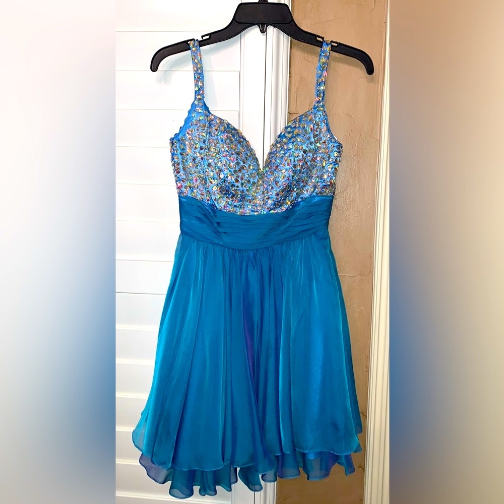 La Femme Bejeweled Short Chiffon Party Dress- size 2